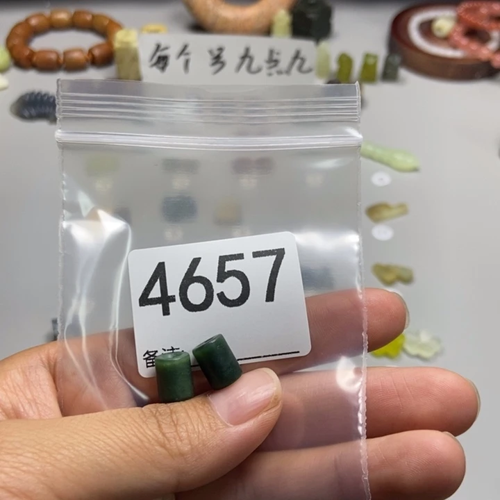 3***光未镶嵌蛇纹石玉颈饰