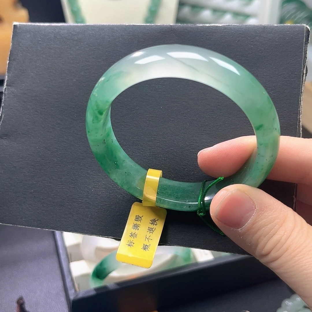 石英质玉未镶嵌手镯