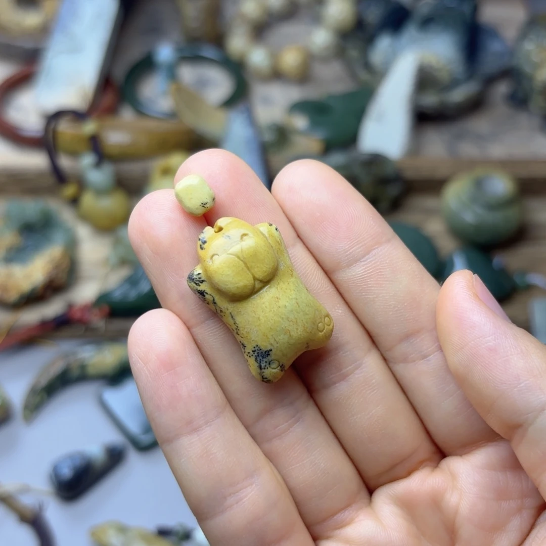 八***九透闪石质玉未镶嵌颈饰