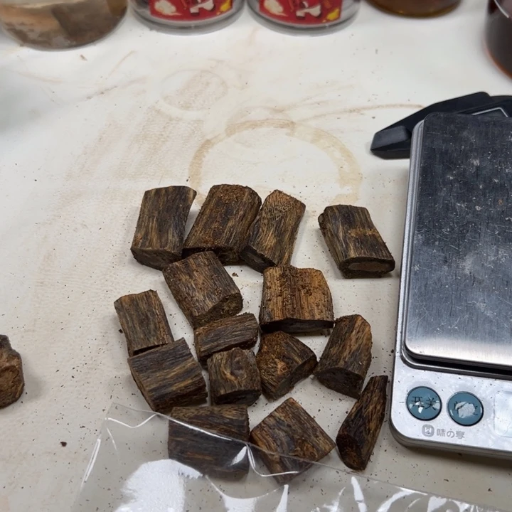 ****）沉香沉香碎屑碎料