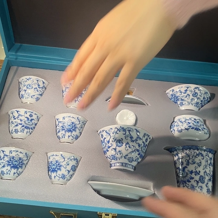 孤品茶具套装等。