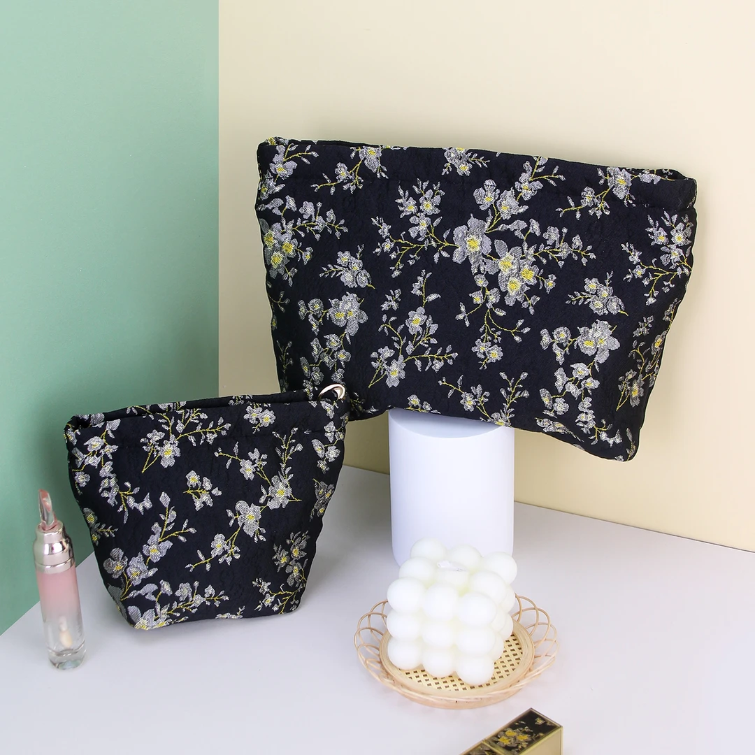 轻奢黑色化妆品收纳包便携杂物袋随身零钱包洗漱包迷你化妆证件包