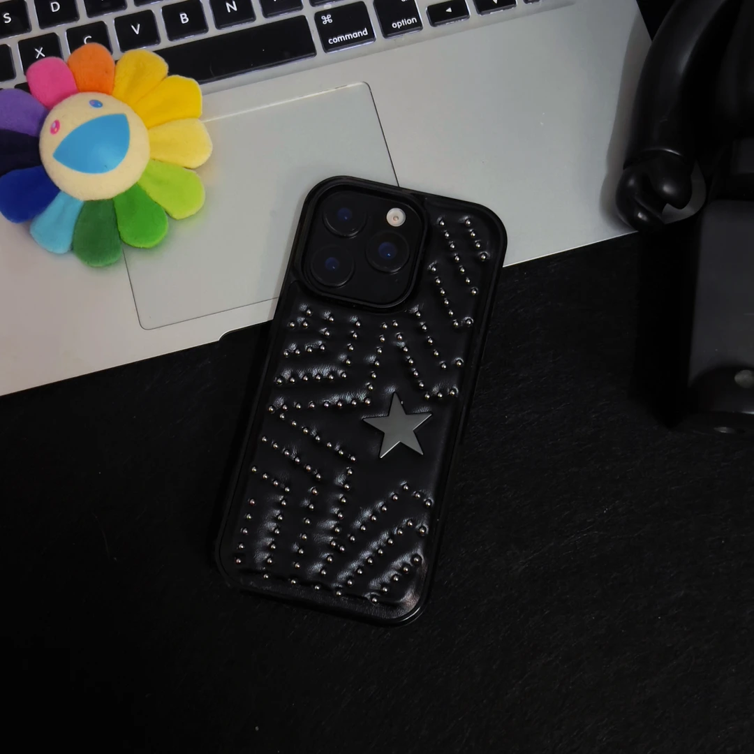 高级感皮革铆钉适用苹果16ProMax个性iphone14/15/16pr防摔手机壳