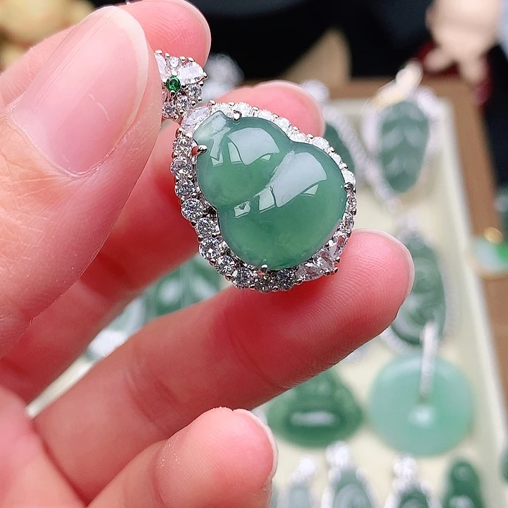 颈饰未镶嵌翡翠吊坠