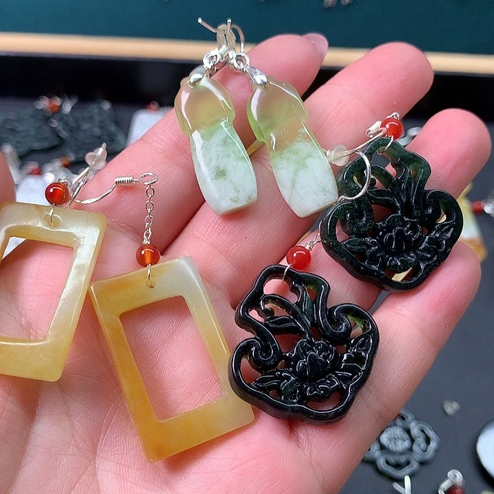 未镶嵌蛇纹石玉耳饰