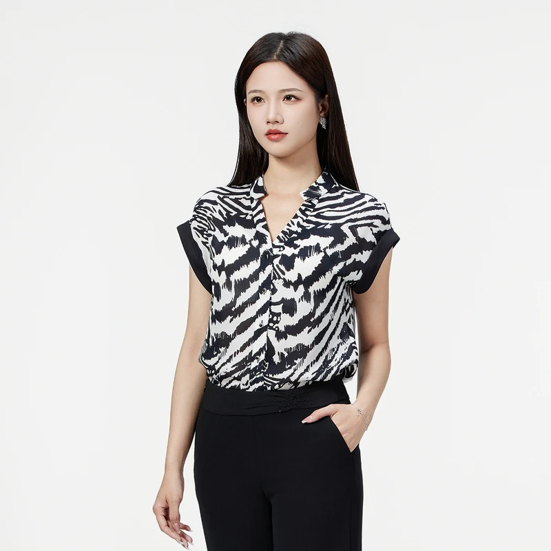 SUSSI/古色25夏斑马纹印花前V领立领蝙蝠袖气质通勤轻奢衬衫