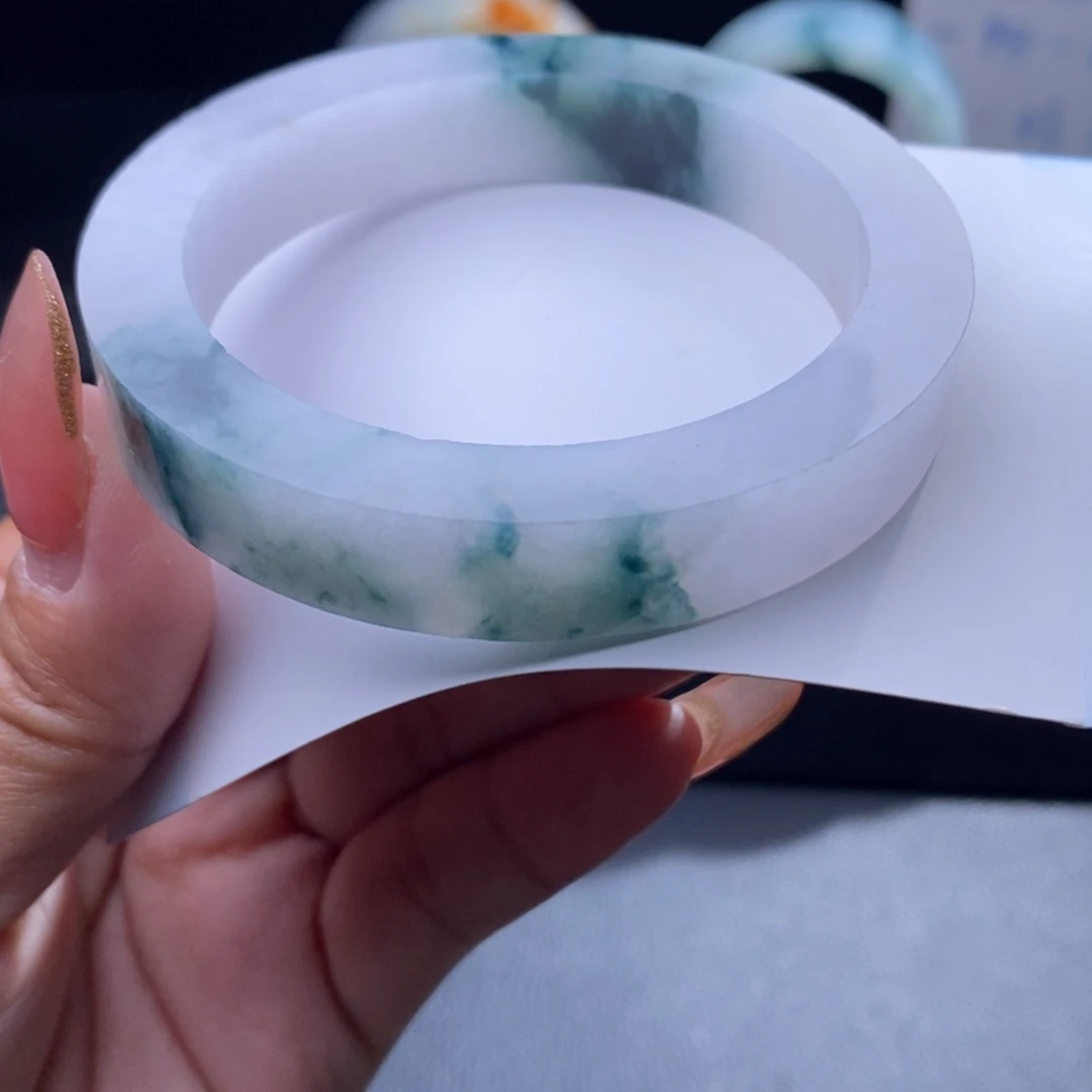 定制翡翠未镶嵌翡翠手镯