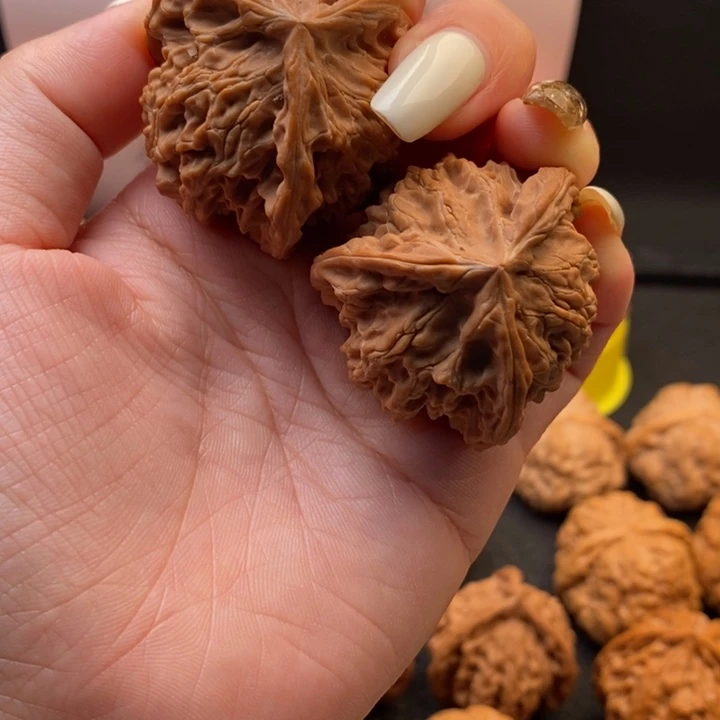 文玩核桃把件夜文玩核桃件盘山三棱