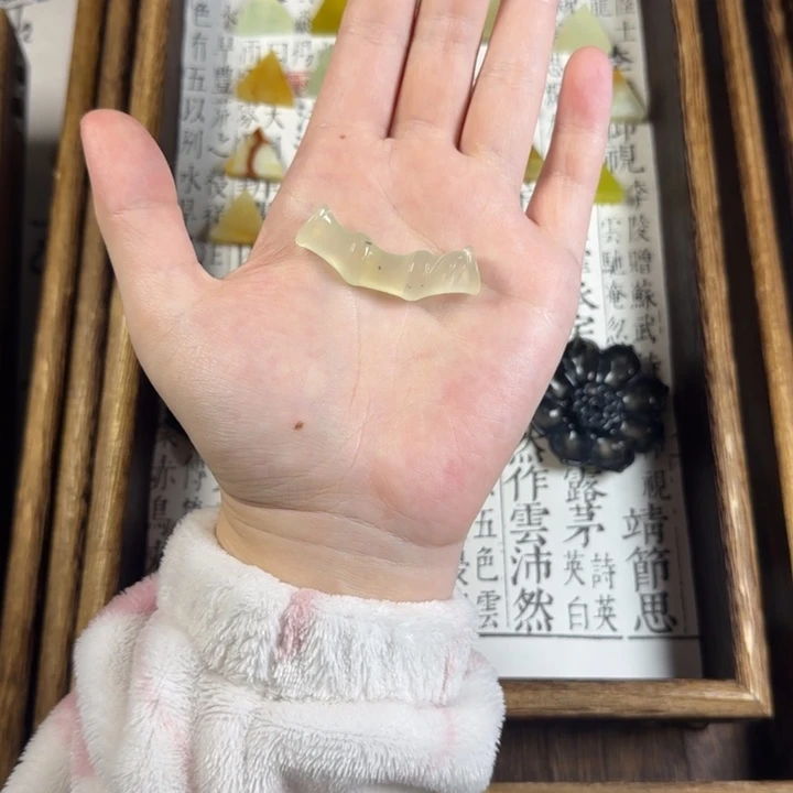 香****蛇纹石玉合金颈饰