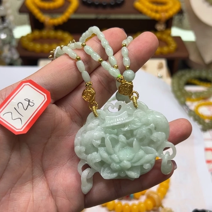 翡翠未镶嵌颈饰3128