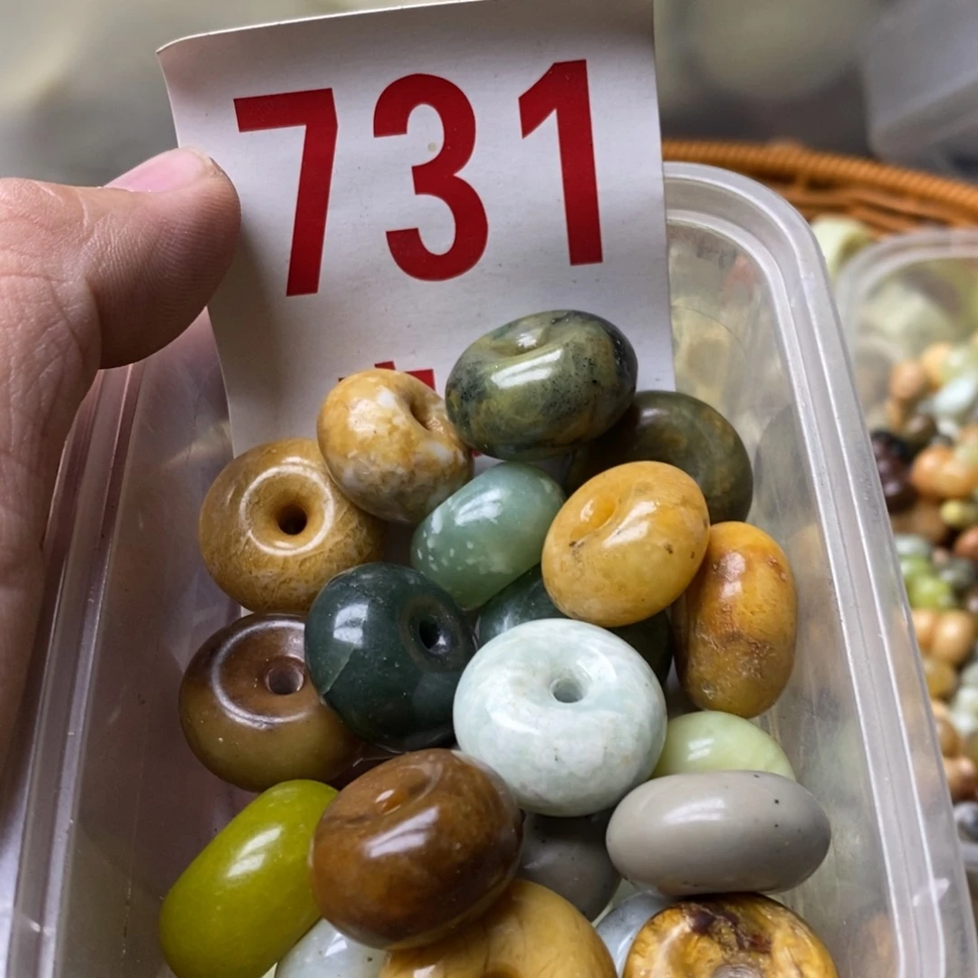 蛇纹石玉挂坠未镶嵌