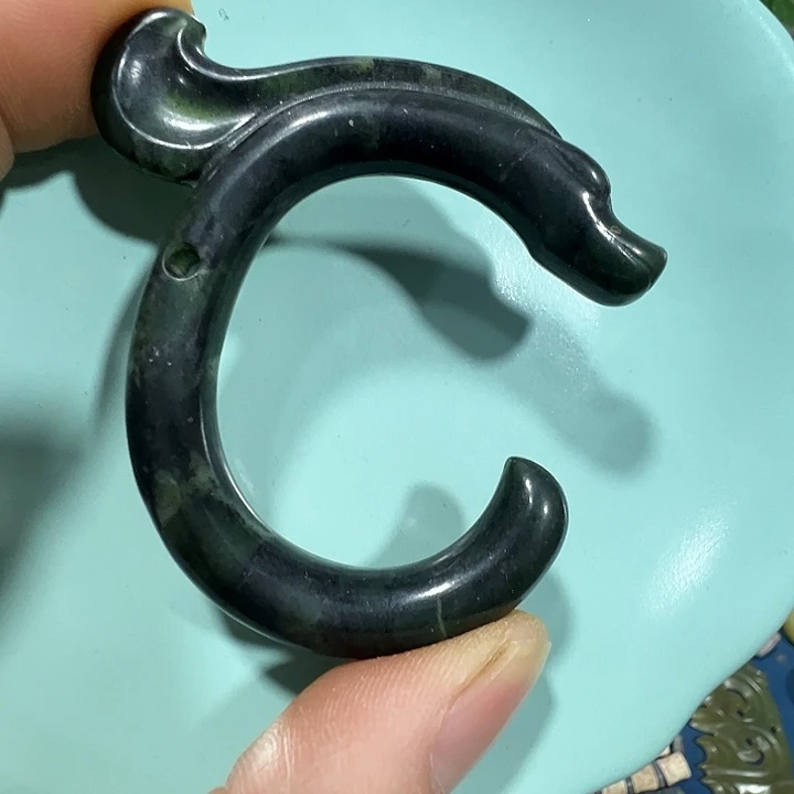 透闪石质玉未镶嵌挂件