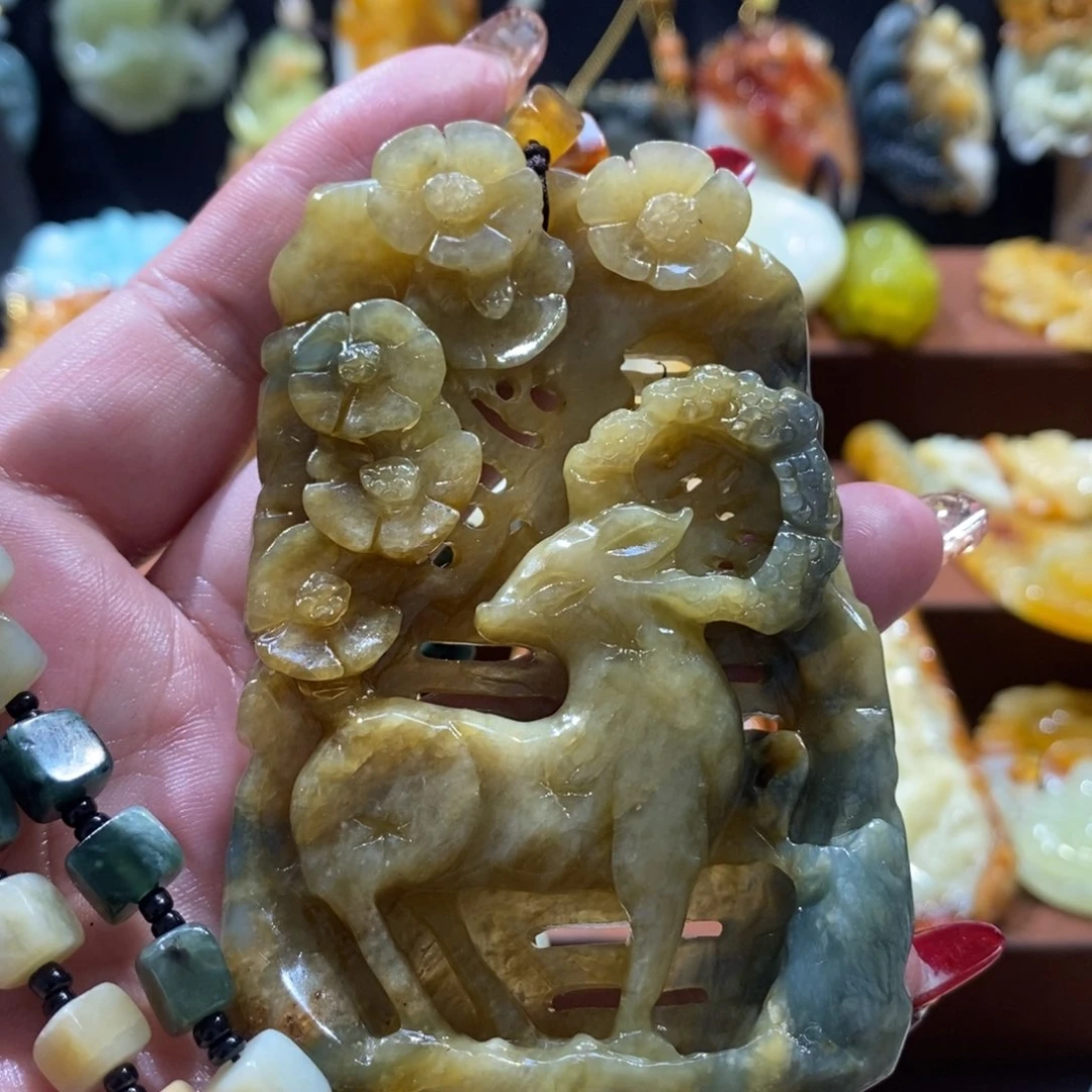 蛇纹石玉颈饰未镶嵌