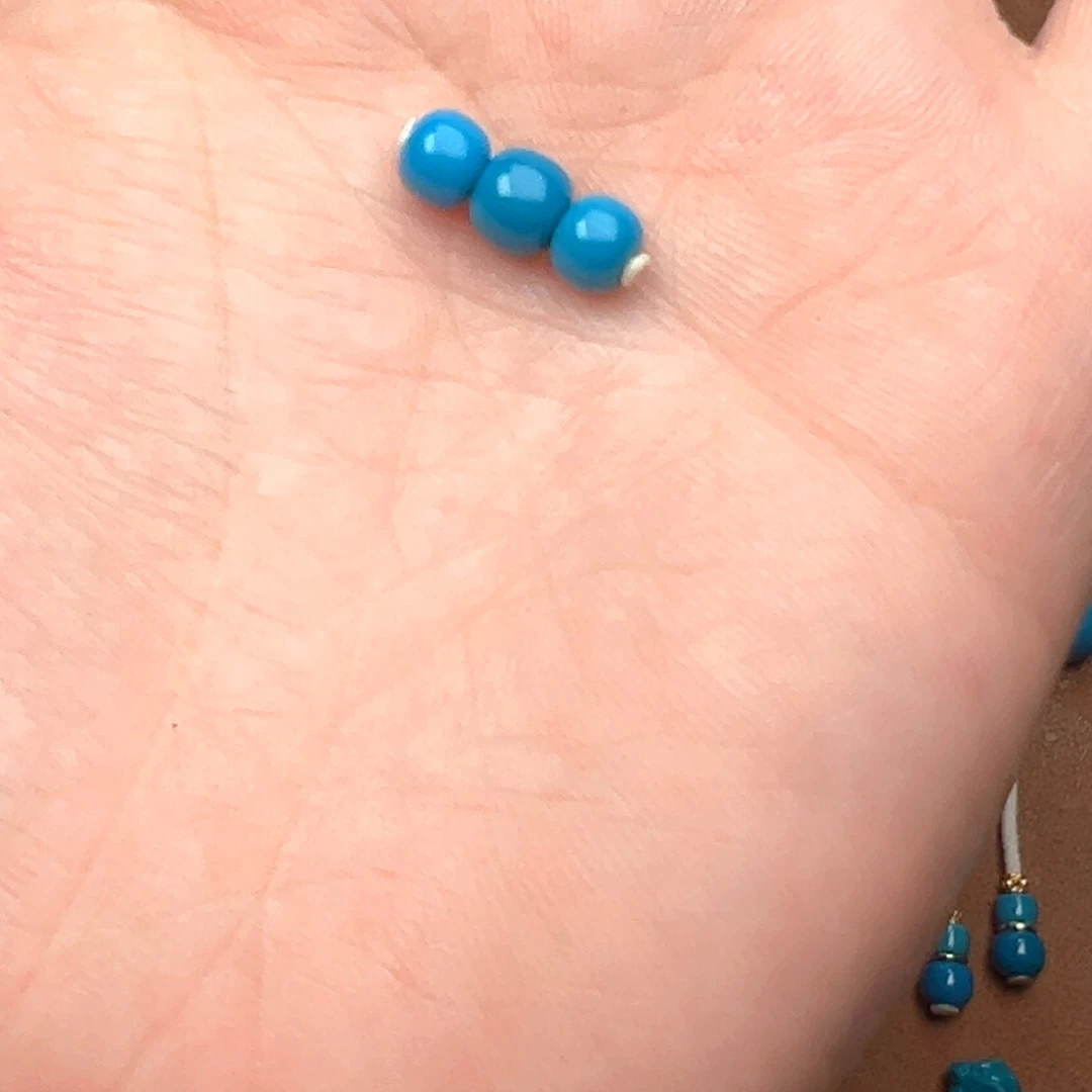 曲***兮绿松石未镶嵌颈饰