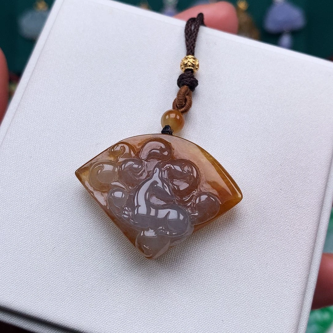 翡翠未镶嵌颈饰九尾