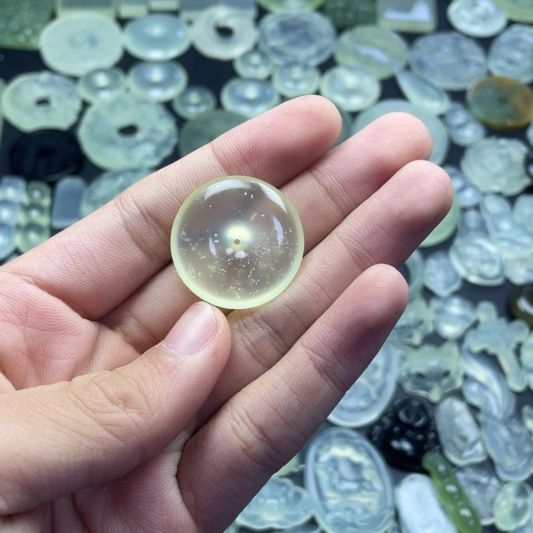 岫玉未镶嵌颈饰扣子