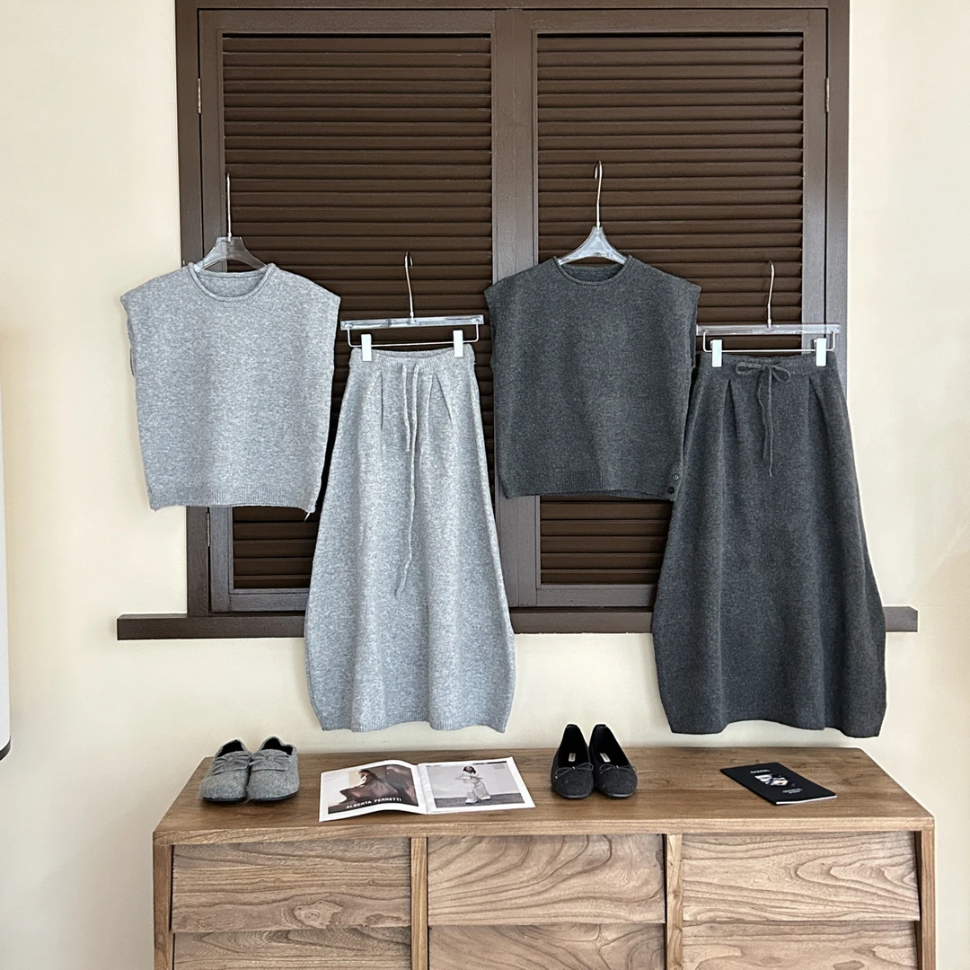 赵小小【冬日爱丽丝】H-99007 慵懒风针织毛衣+半身裙套装两件套女