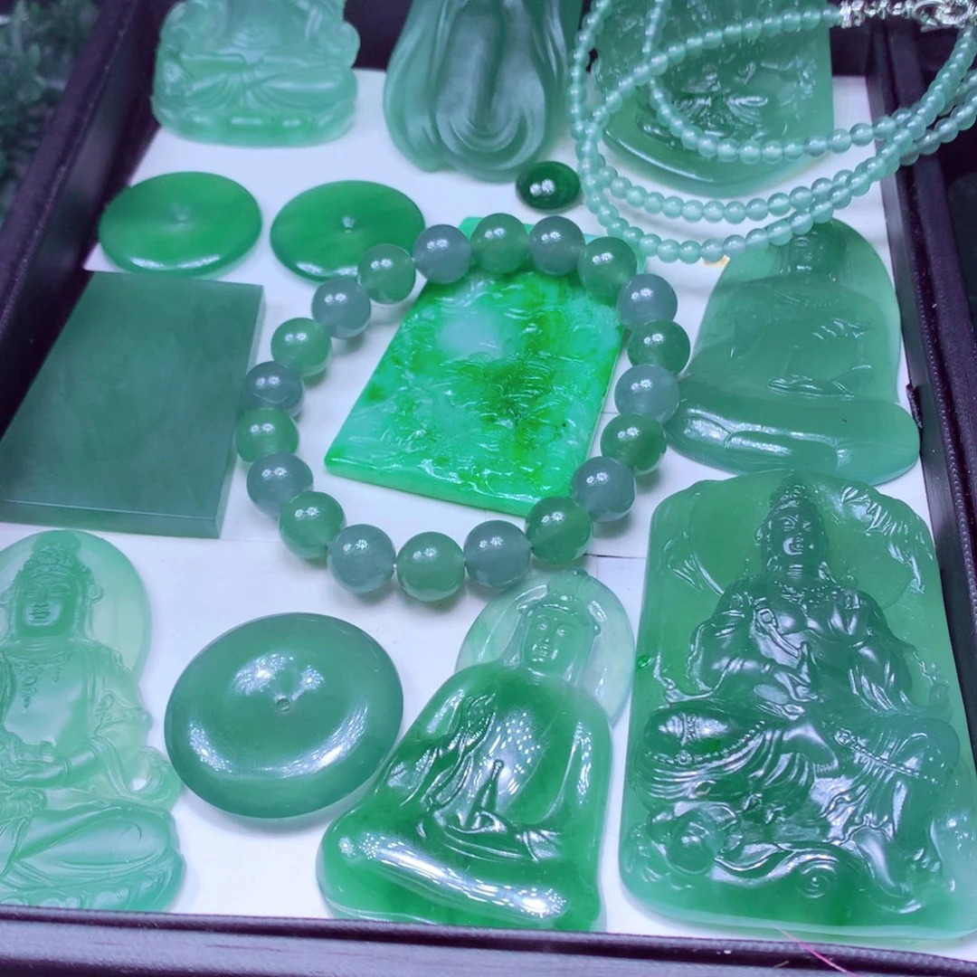 星****定制翡翠未镶嵌天然翡翠A货毛货挂件