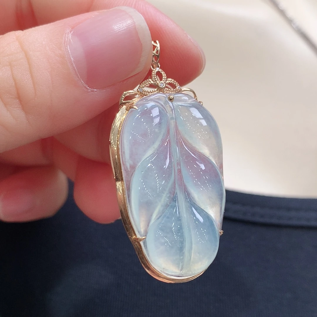 翡翠18K金镶嵌颈饰叶子