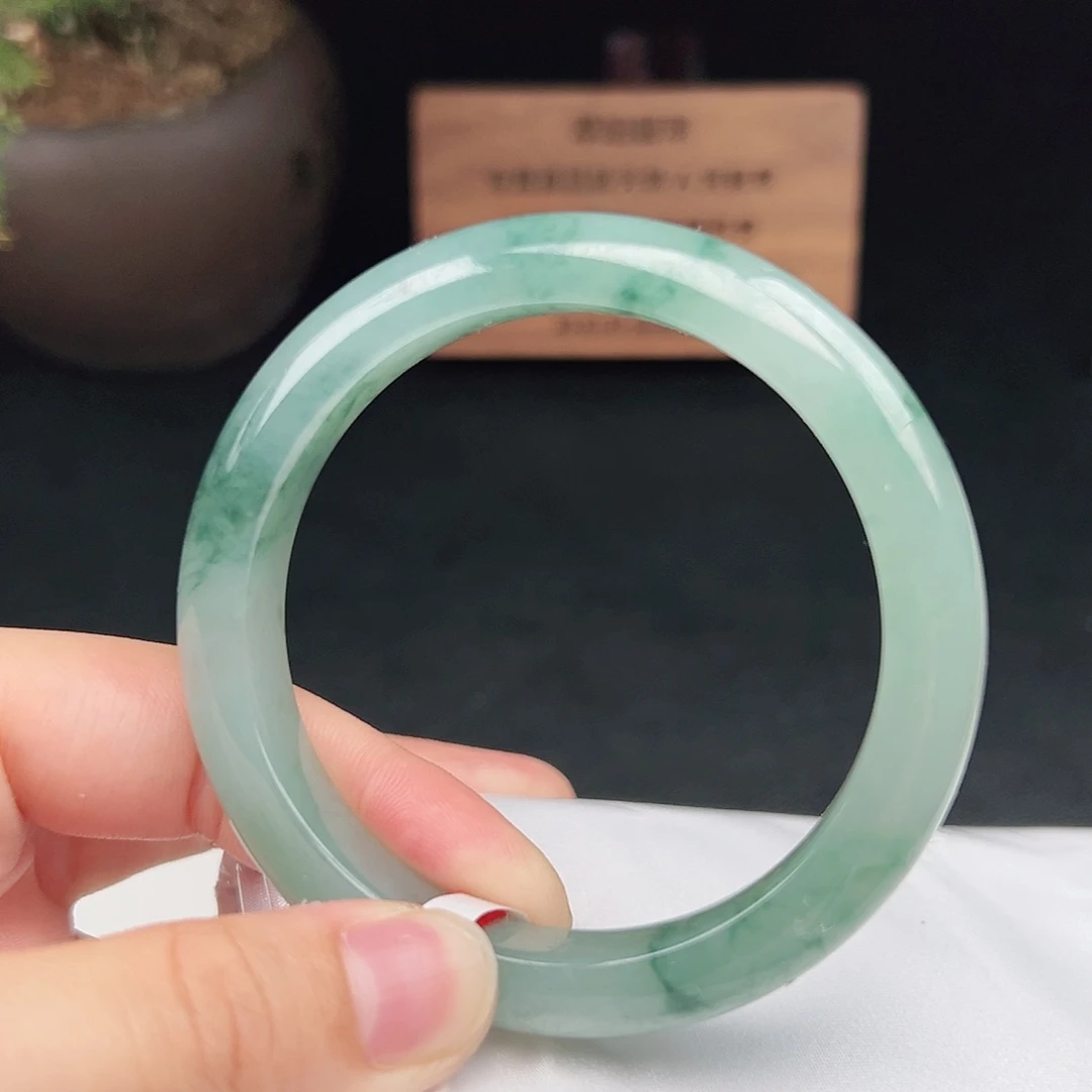 翡翠未镶嵌手镯中水飘花