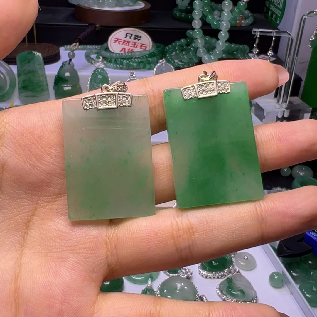 石英质玉（非洲翠）未镶嵌颈饰
