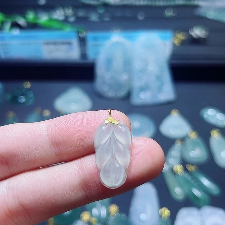 翡翠18K金镶嵌颈饰翡翠