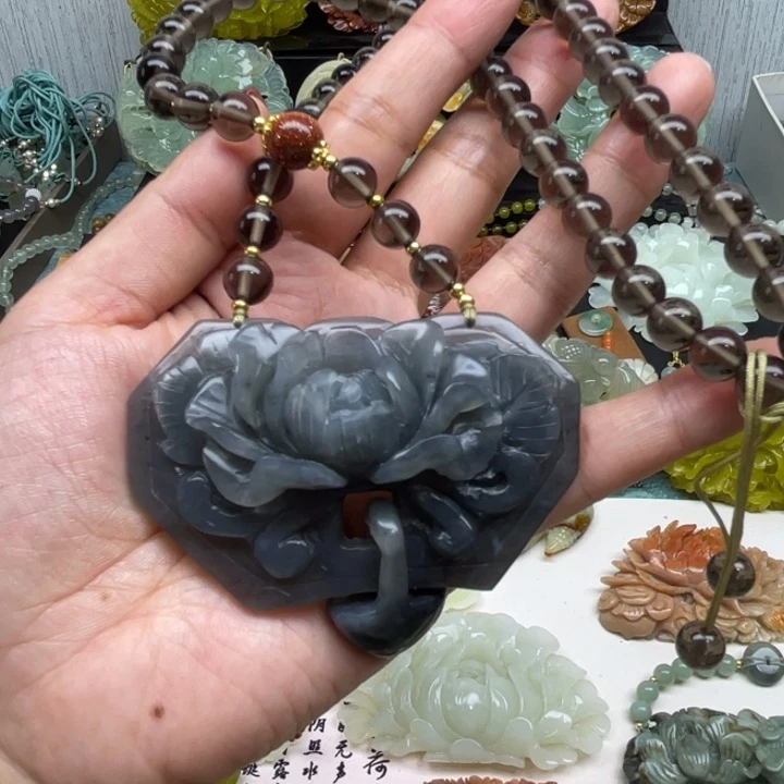 蛇纹石玉未镶嵌颈饰