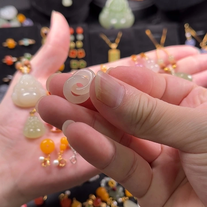 颈饰未镶嵌和田玉