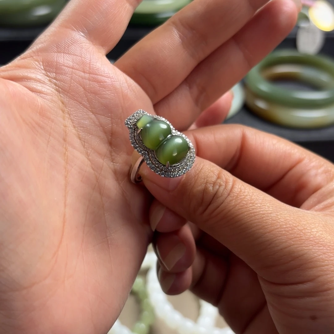 颈饰银S925镶嵌和田玉戒指