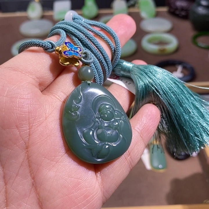 和田玉（青玉）未镶嵌挂件子料蓝调沙枣青笑佛牌25.3克