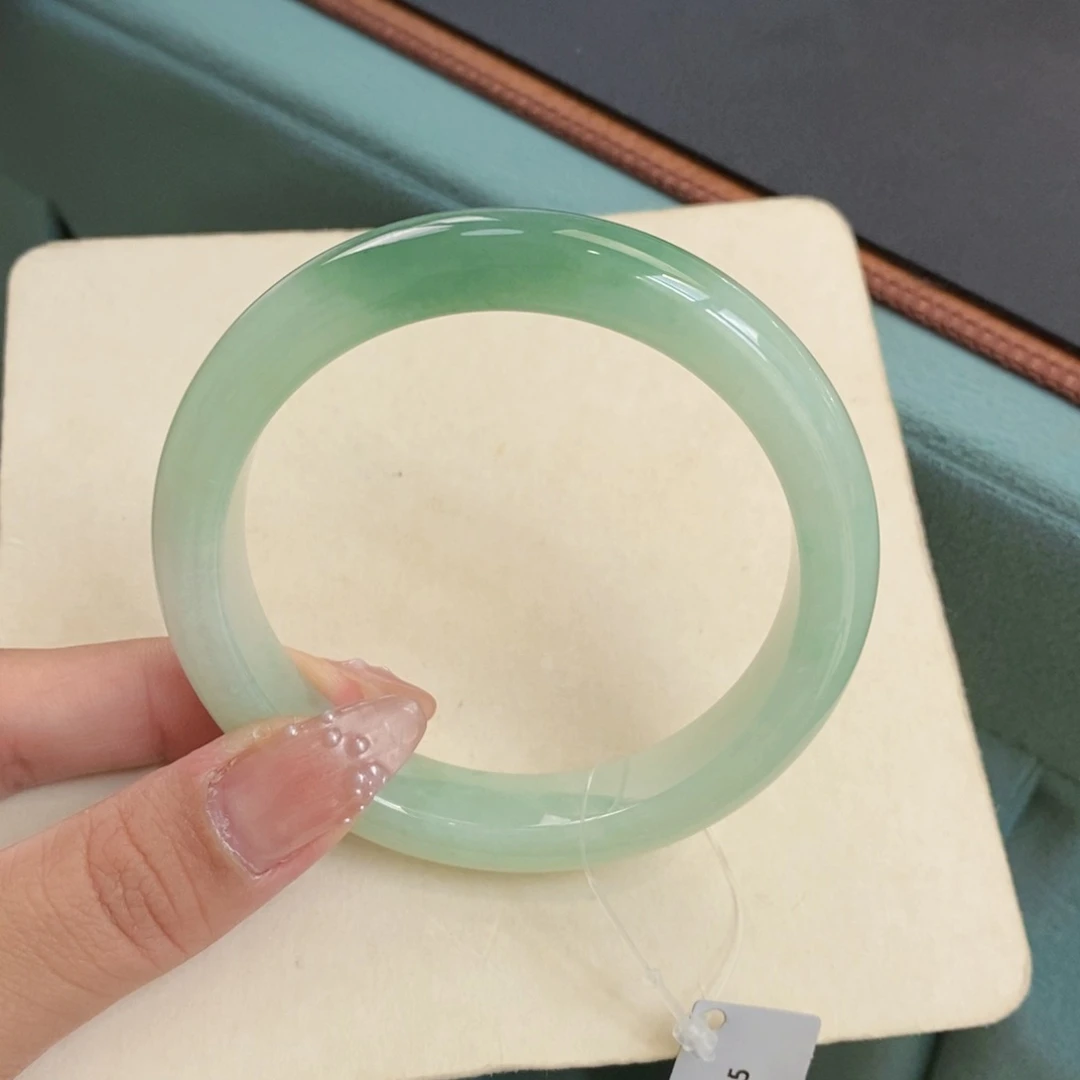 未镶嵌手镯翡翠60半山水