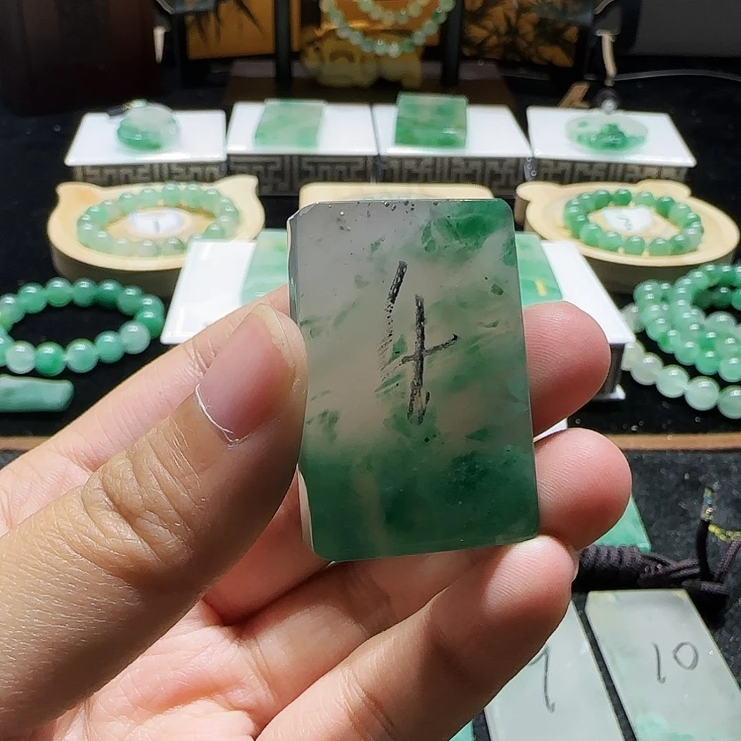 石英质玉颈饰未镶嵌与**来