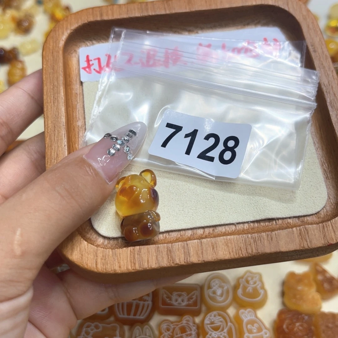 未镶嵌琥珀珠宝奇石