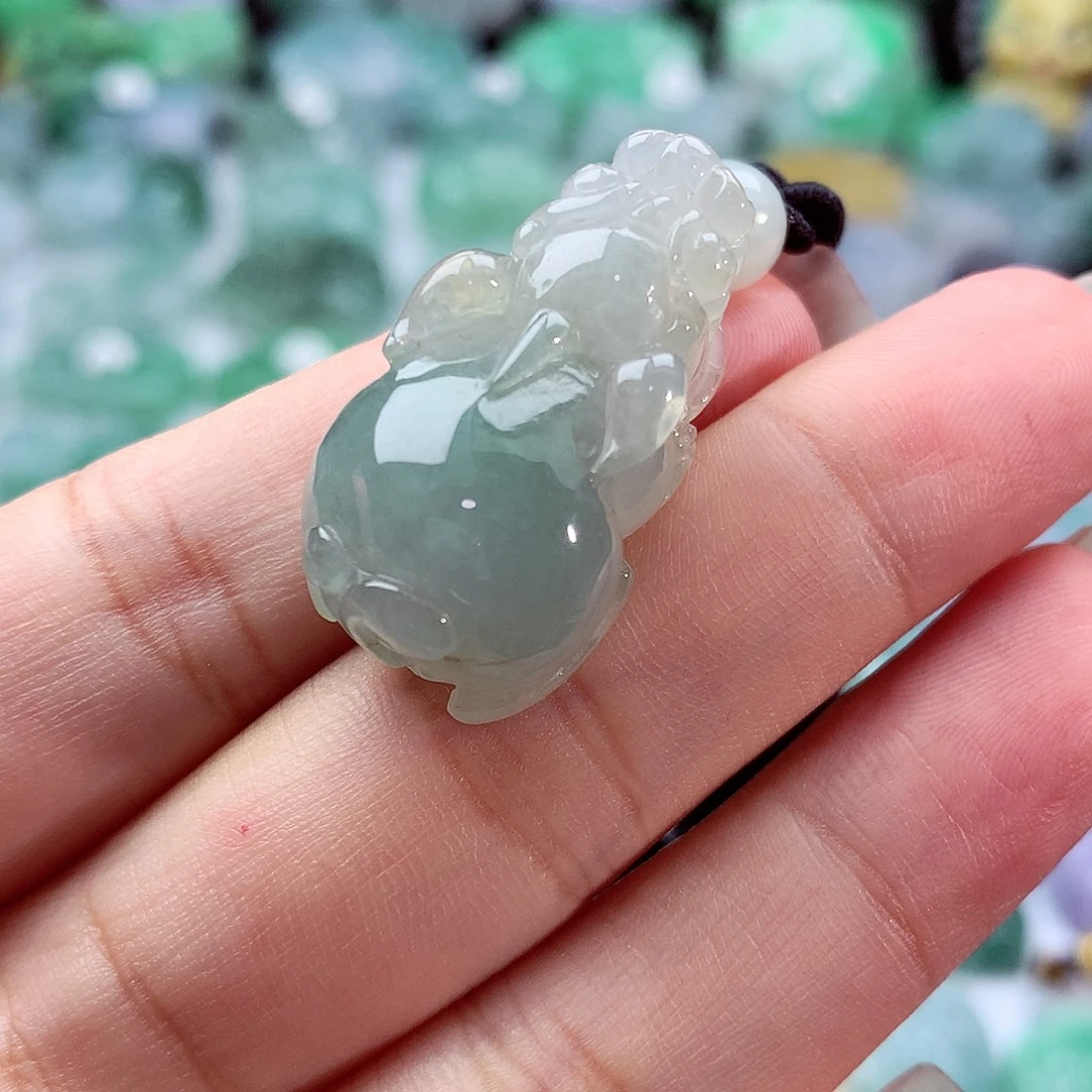 虹***颈饰未镶嵌翡翠翡翠