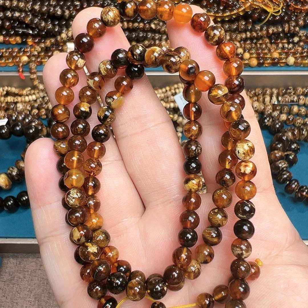 琥珀颈饰未镶嵌抚顺