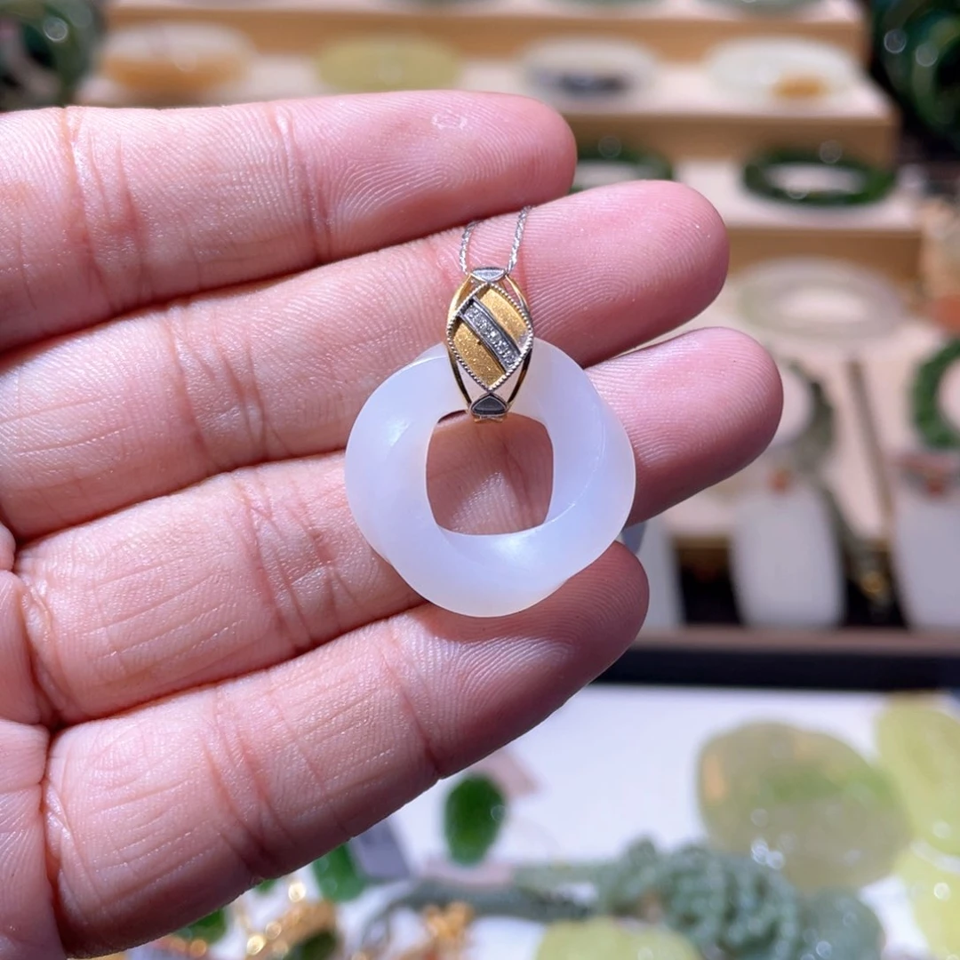 和田玉18K金镶嵌颈饰收藏级白玉吊坠