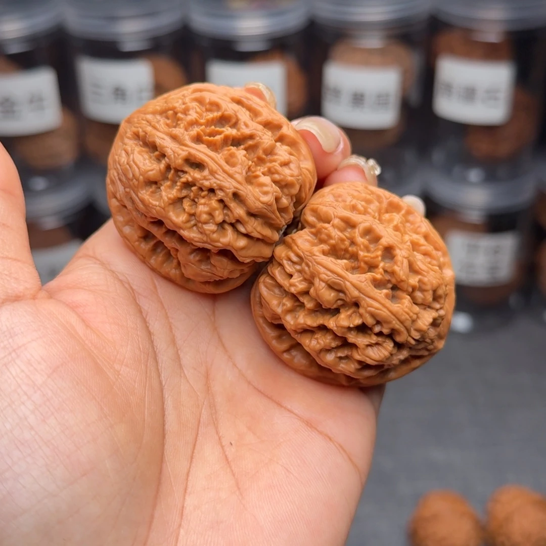 文玩核桃把件三角大粗筋