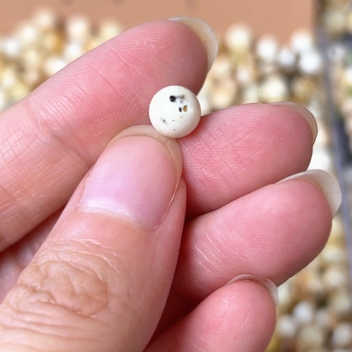 未镶嵌蜜蜡裸石8mm一个