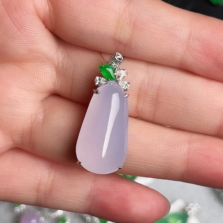 颈饰18K金镶嵌翡翠吊坠