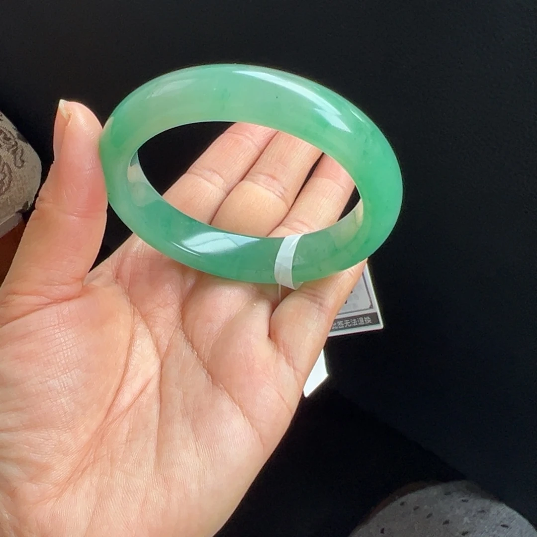 石英质玉未镶嵌手镯非洲翠5758