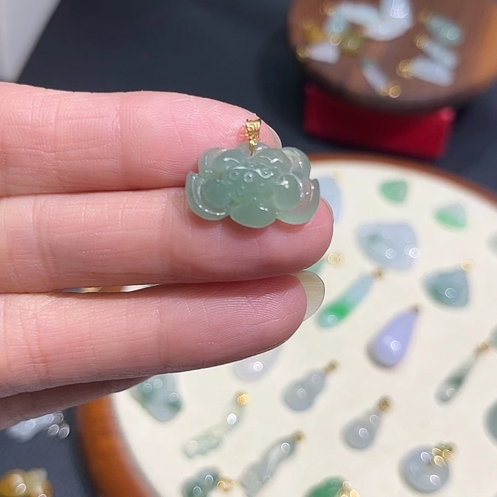 翡翠18K金镶嵌颈饰