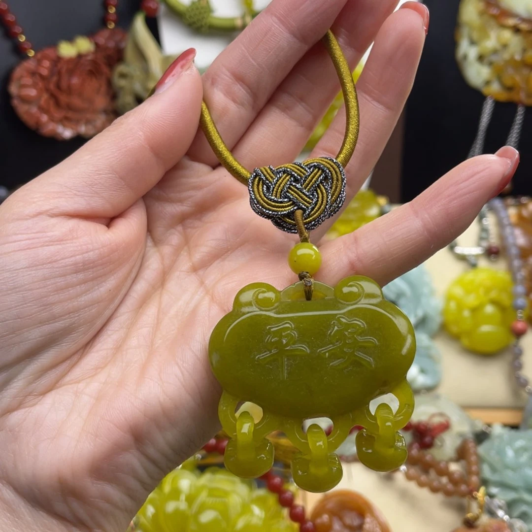 未镶嵌蛇纹石玉颈饰