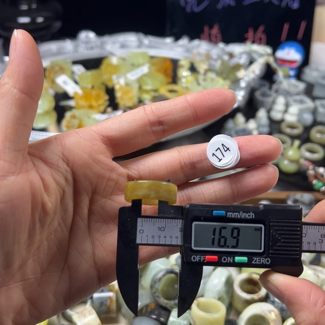 蛇纹石玉未镶嵌戒指