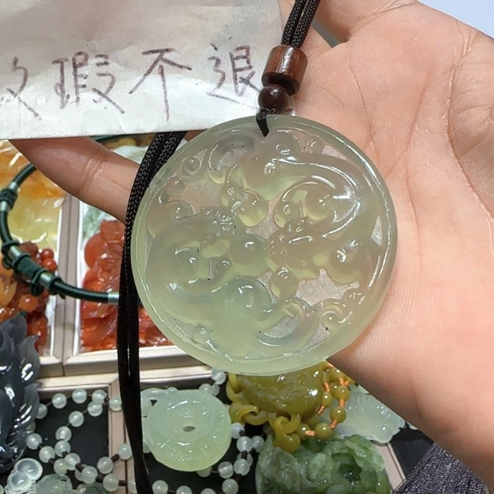 蛇纹石玉未镶嵌吊坠