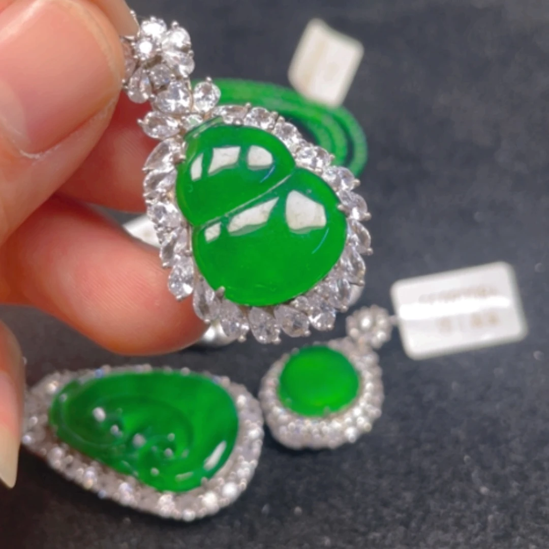 【闪购商品】颈饰银S925镶嵌翡翠吊坠