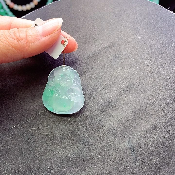 颈饰未镶嵌石英质玉