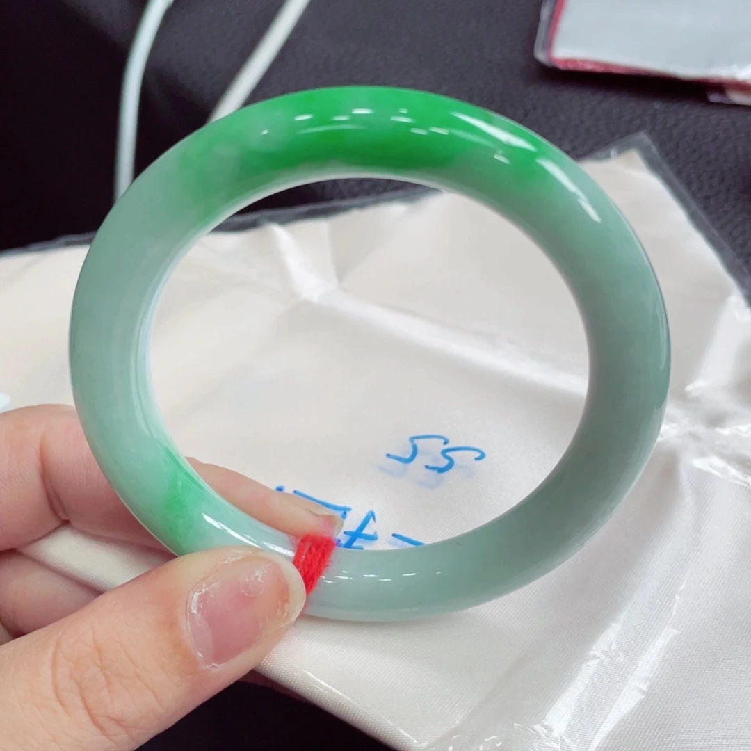 翡翠未镶嵌手镯翡翠