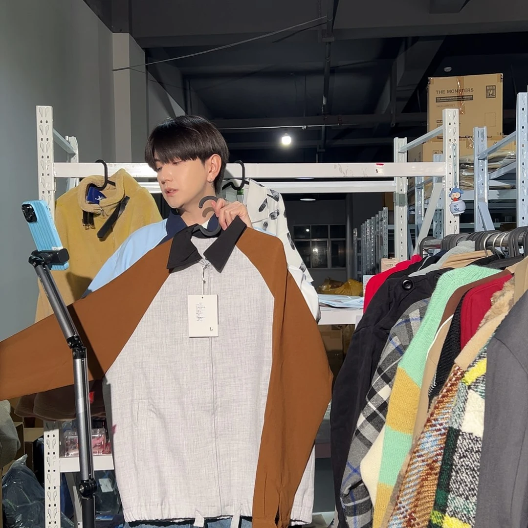 潮流撞色衬衫l码一件