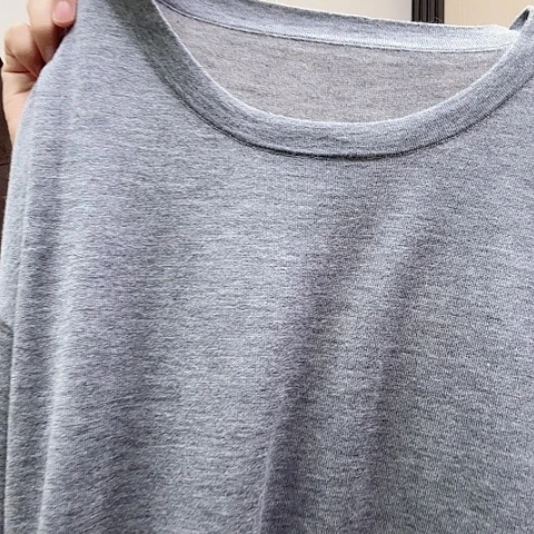 灰色宽松大版圆领短袖
