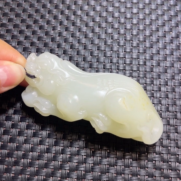 和田玉未镶嵌把件貔貅